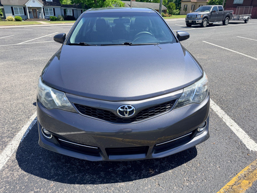2013 Toyota Camry Image 2