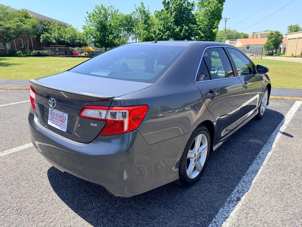 2013 Toyota Camry Image 7