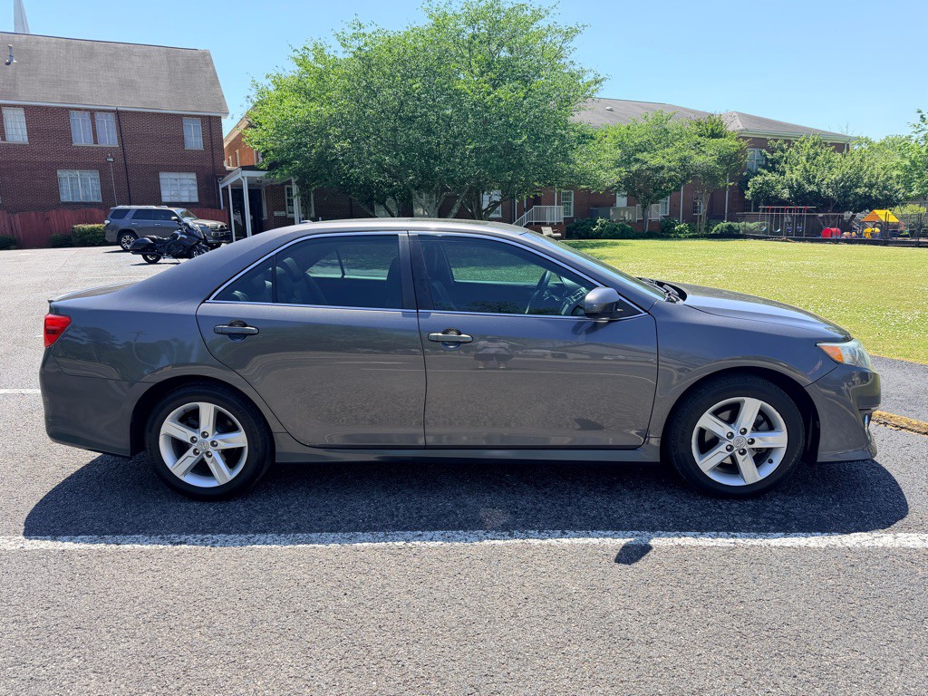 2013 Toyota Camry Image 8