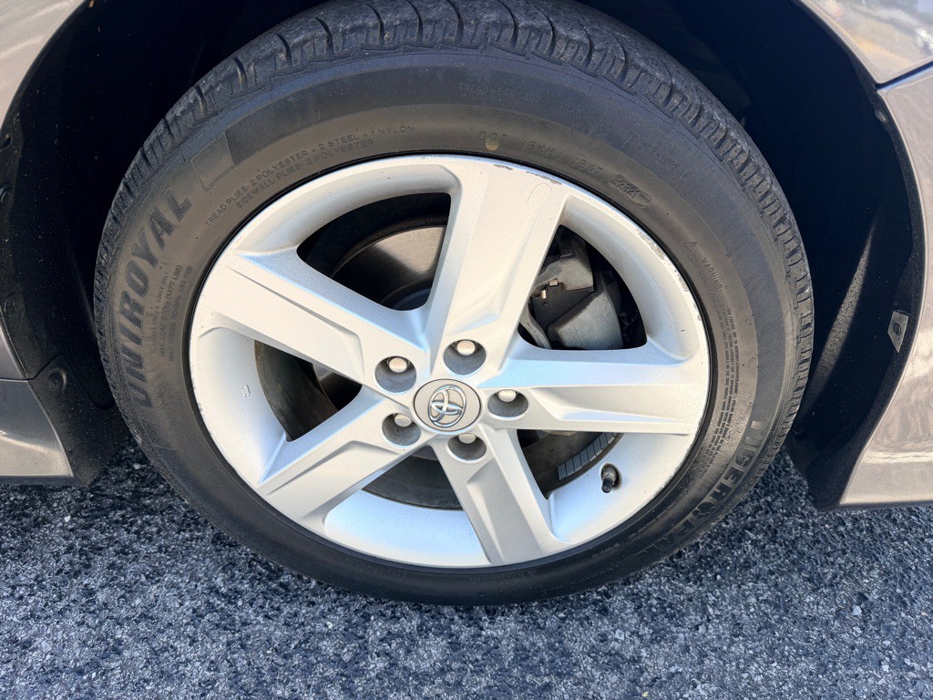 2013 Toyota Camry Image 9