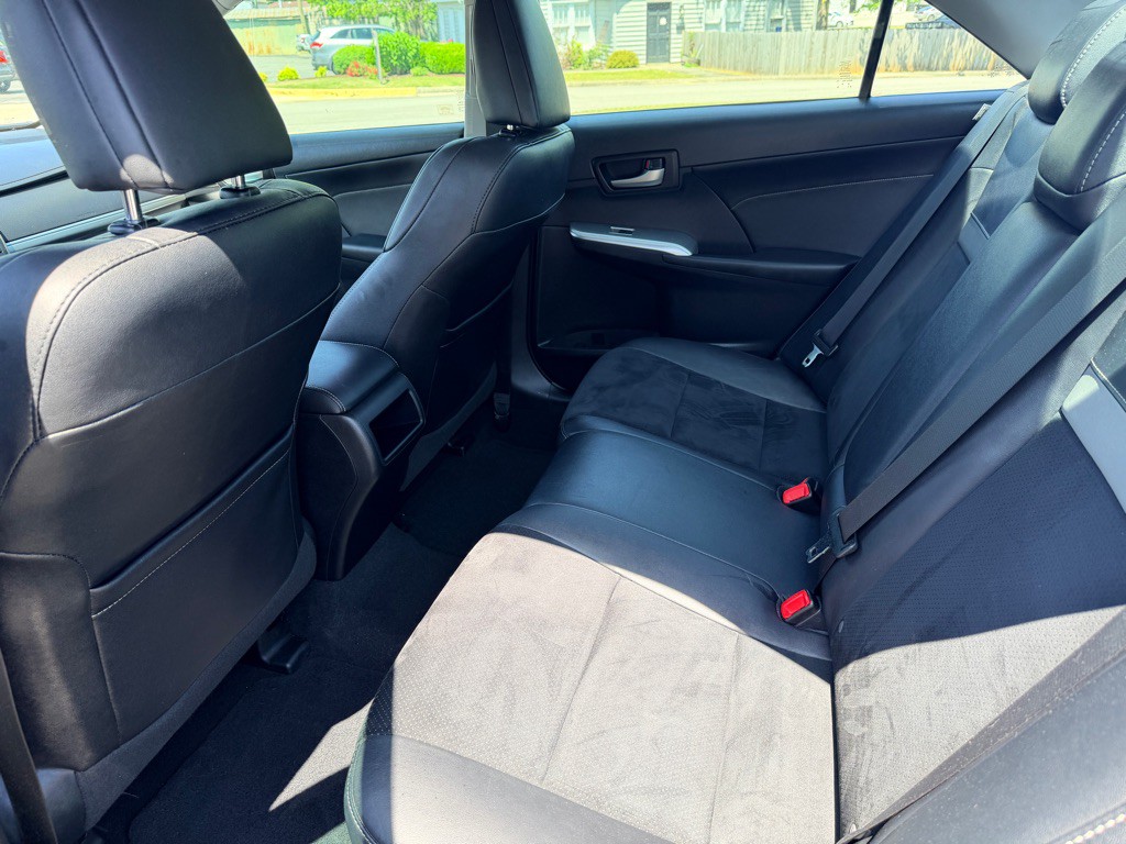 2013 Toyota Camry Image 12