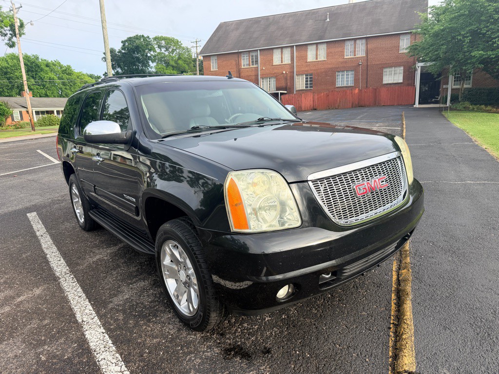 2011 GMC Yukon Image 1