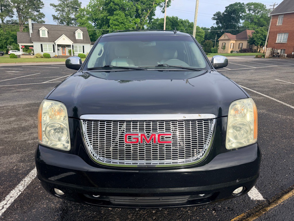 2011 GMC Yukon Image 2