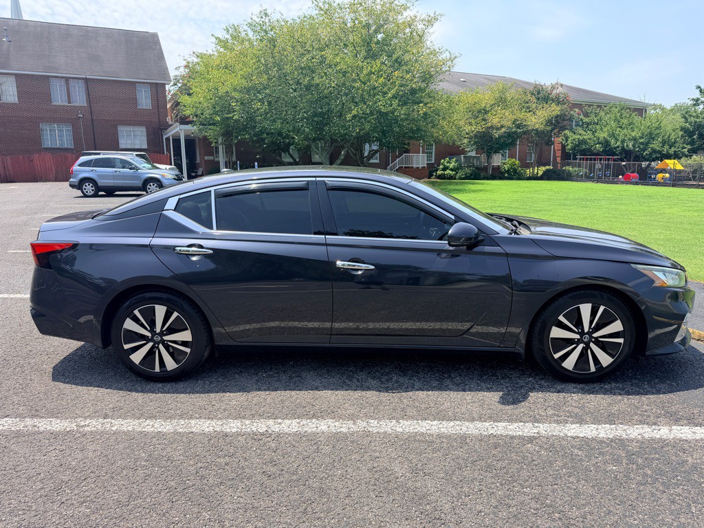 2020 Nissan Altima Image 8