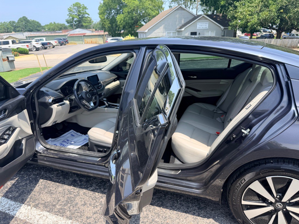 2020 Nissan Altima Image 11