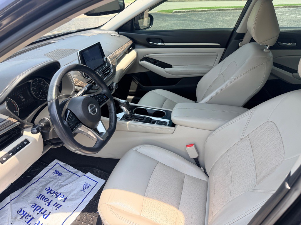 2020 Nissan Altima Image 13