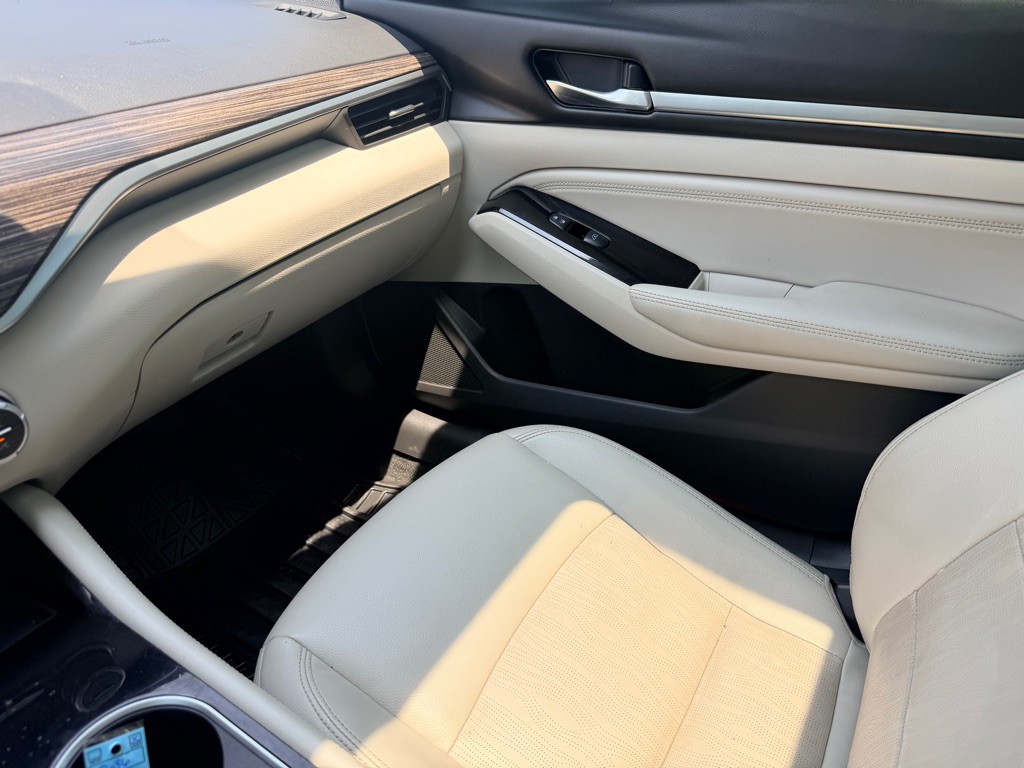 2020 Nissan Altima Image 18