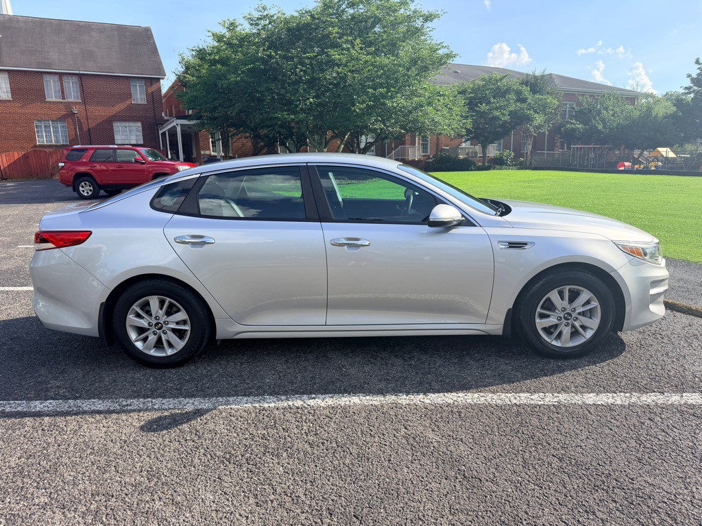 2017 Kia Optima Image 8