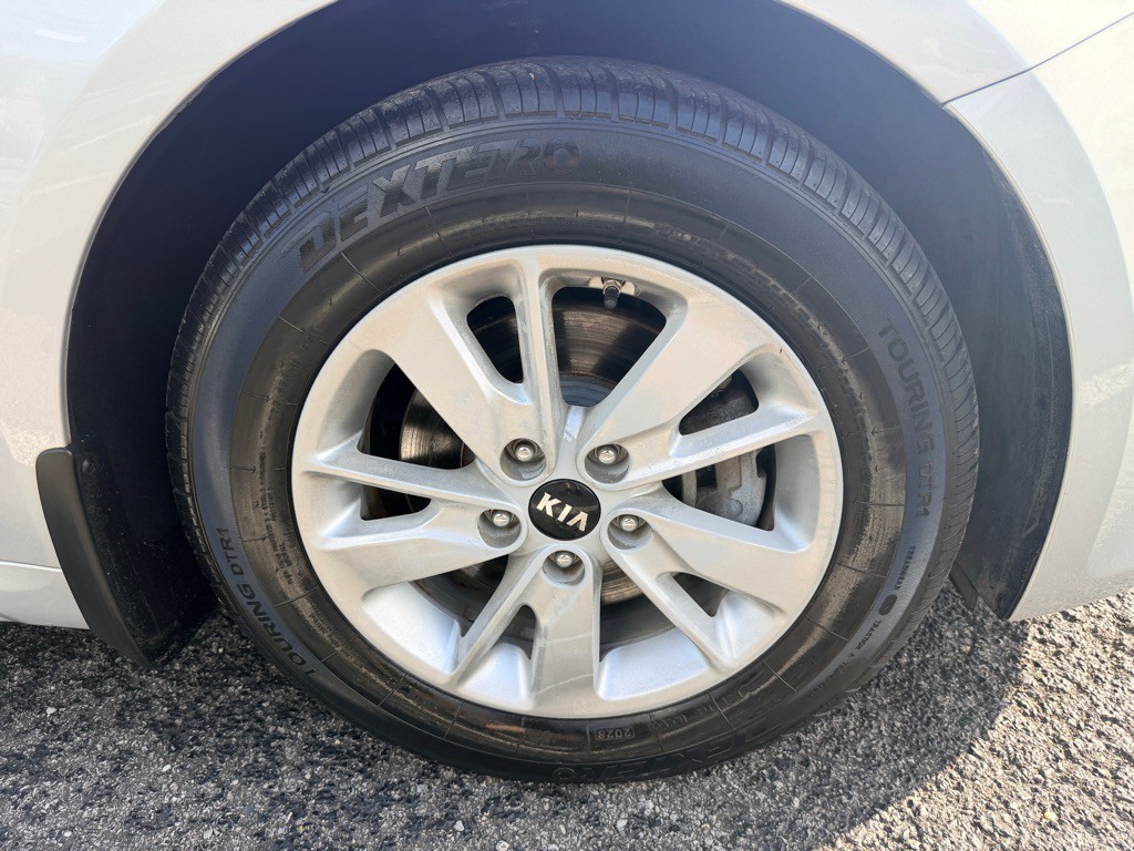 2017 Kia Optima Image 9