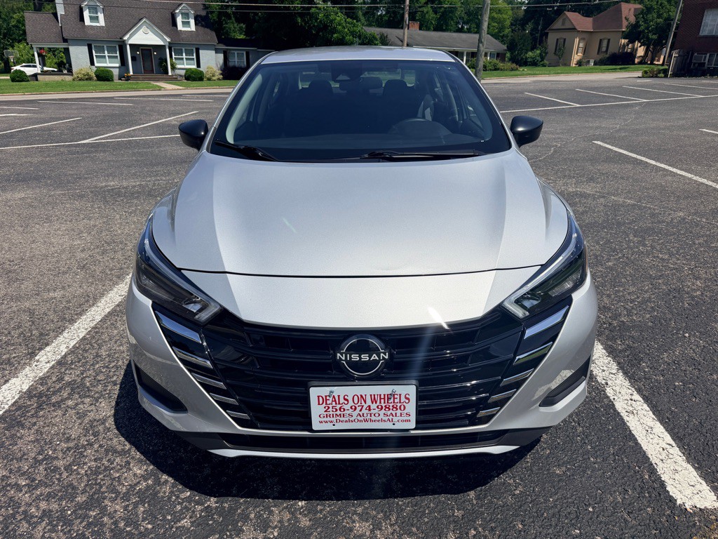 2025 Nissan Versa Image 2