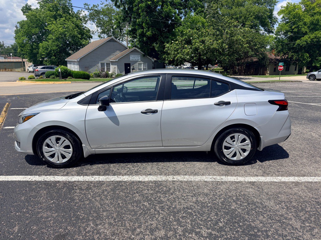 2025 Nissan Versa Image 4