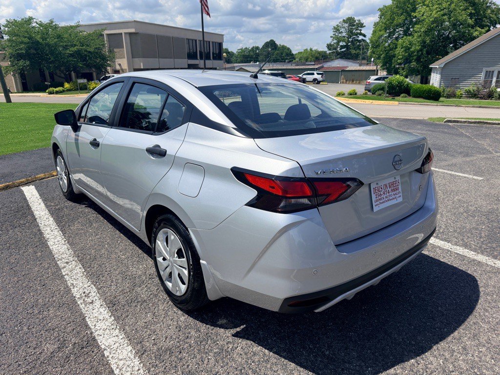 2025 Nissan Versa Image 5