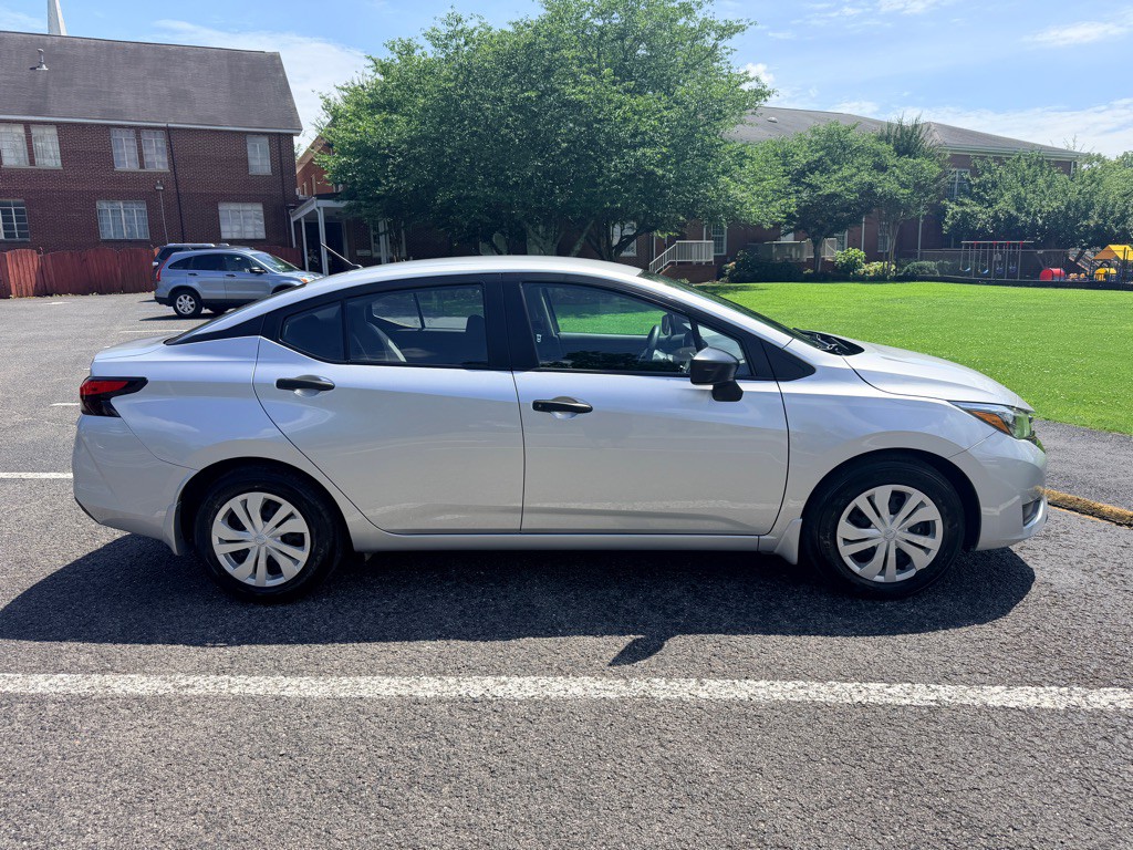 2025 Nissan Versa Image 8