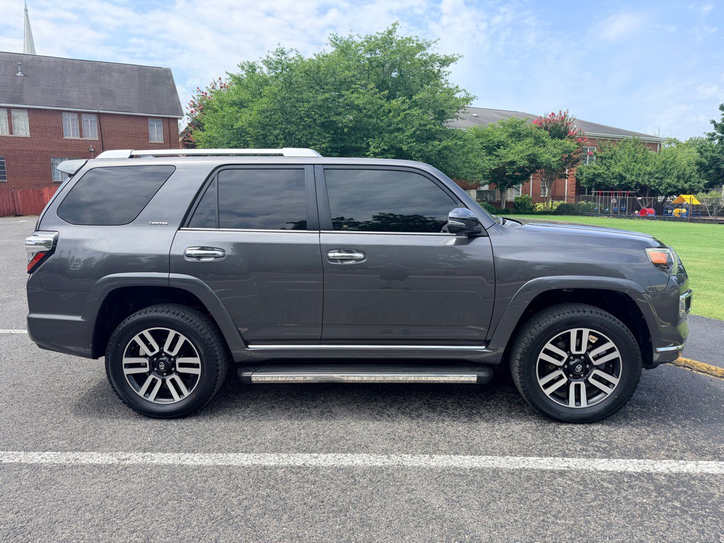 2017 Toyota 4Runner Image 8