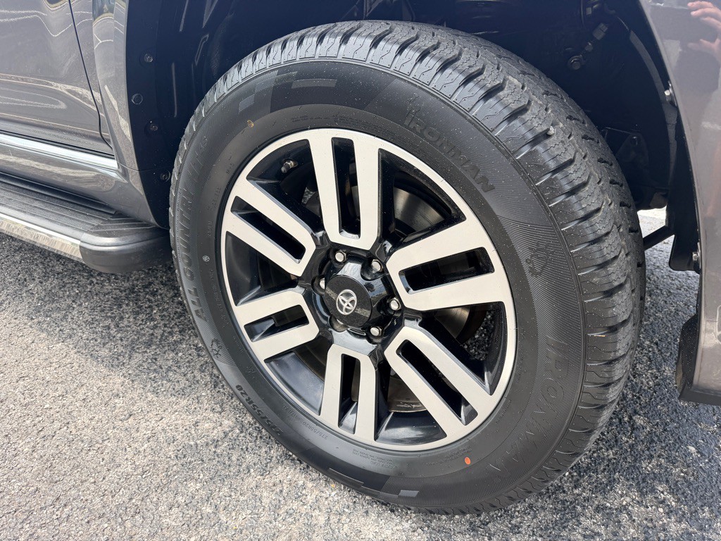 2017 Toyota 4Runner Image 10