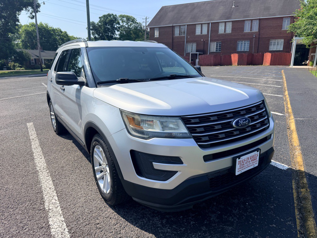 2017 Ford Explorer Image 1
