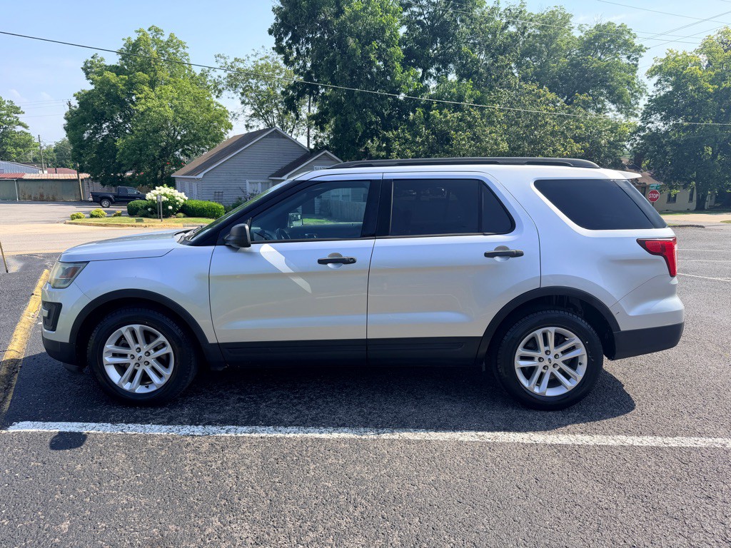 2017 Ford Explorer Image 4