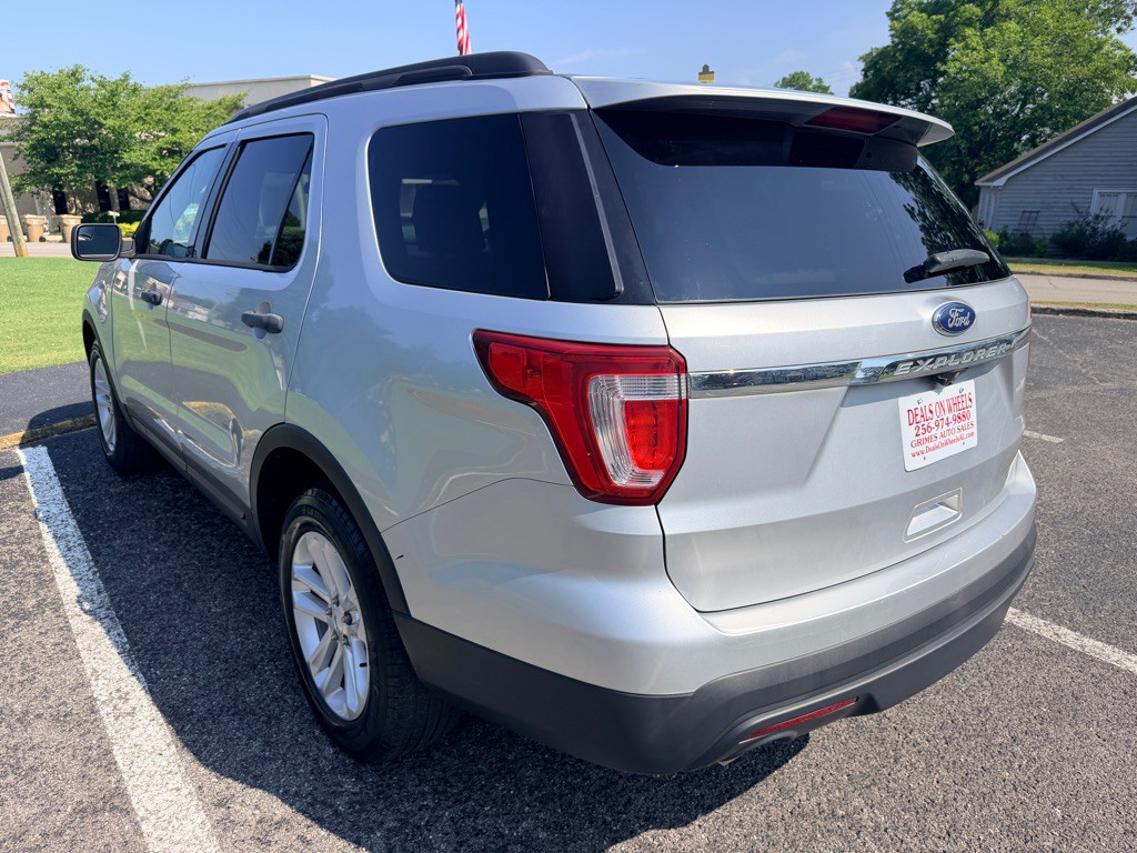 2017 Ford Explorer Image 5