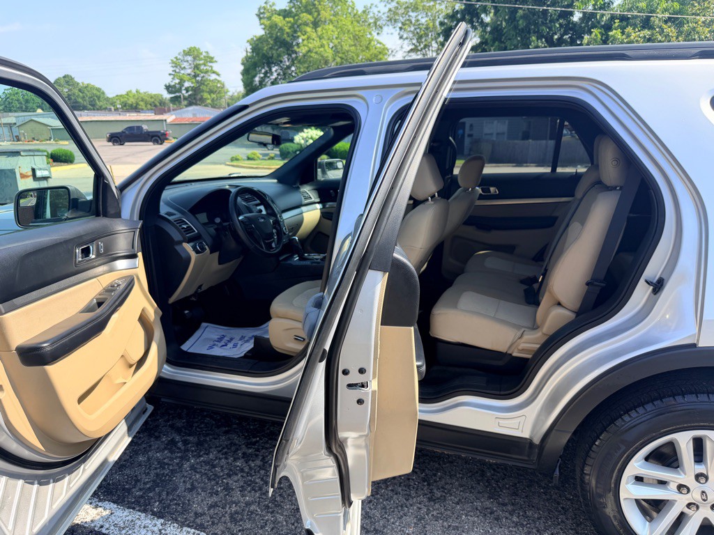 2017 Ford Explorer Image 11