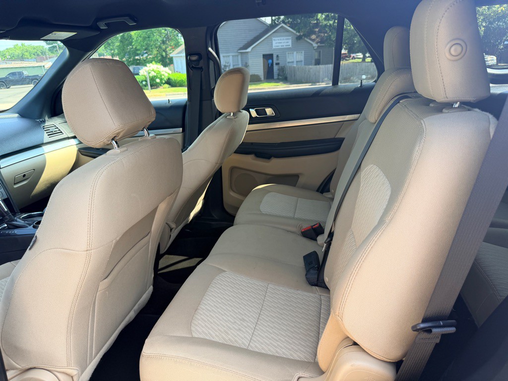 2017 Ford Explorer Image 12