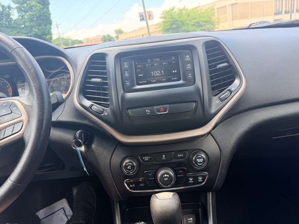2018 Jeep Cherokee Image 16