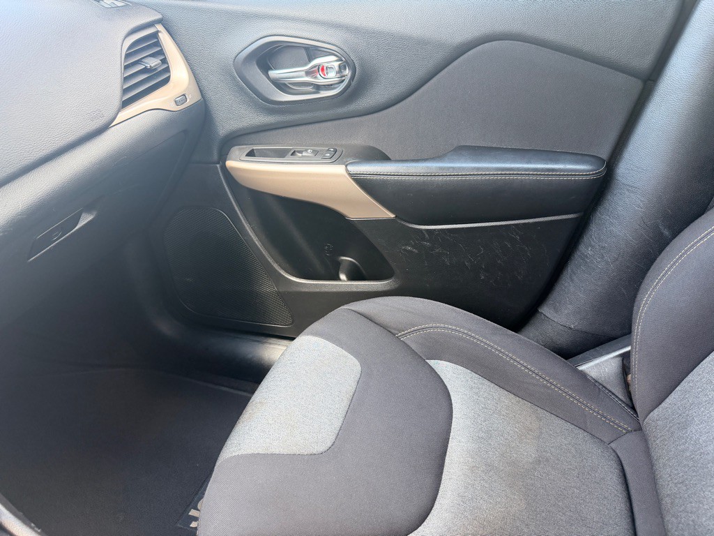 2018 Jeep Cherokee Image 17