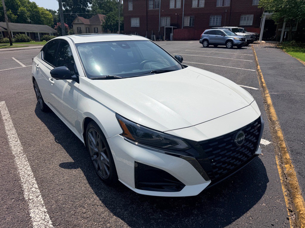 2023 Nissan Altima Image 1