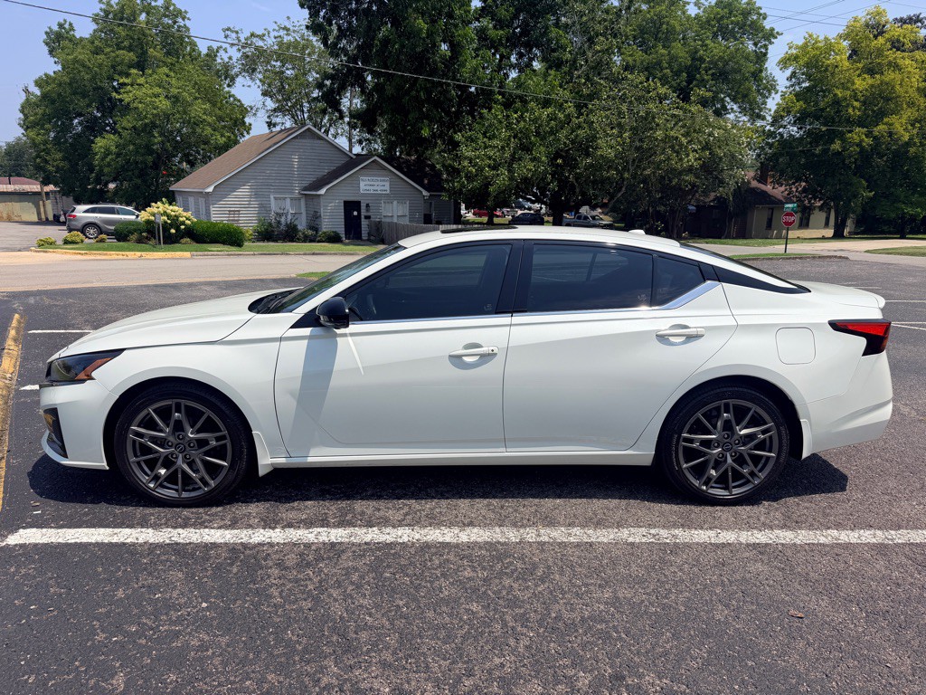 2023 Nissan Altima Image 4