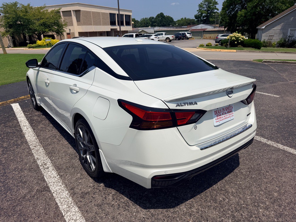 2023 Nissan Altima Image 5