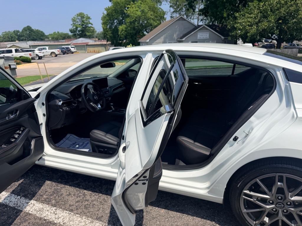 2023 Nissan Altima Image 11