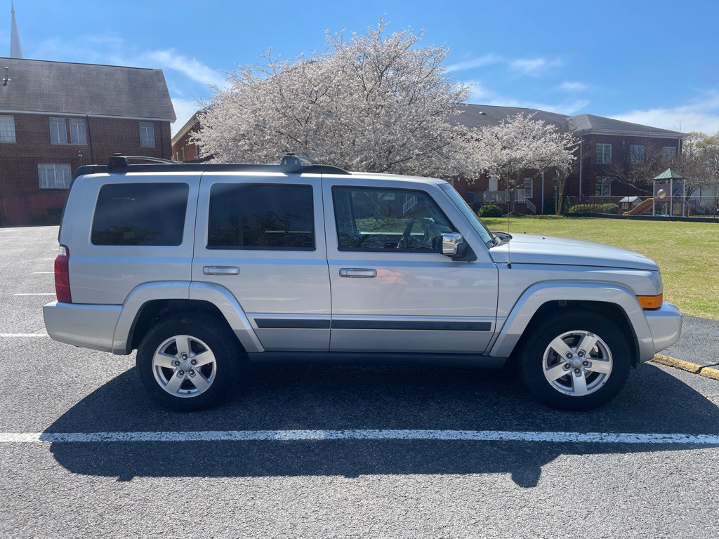 2008 Jeep Commander Image 8