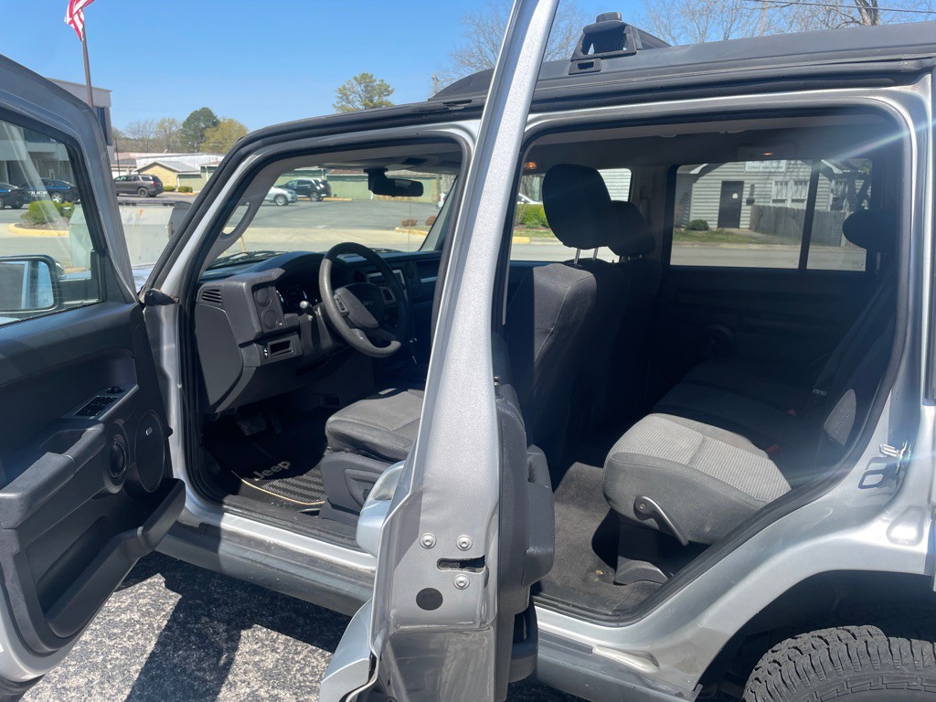2008 Jeep Commander Image 10