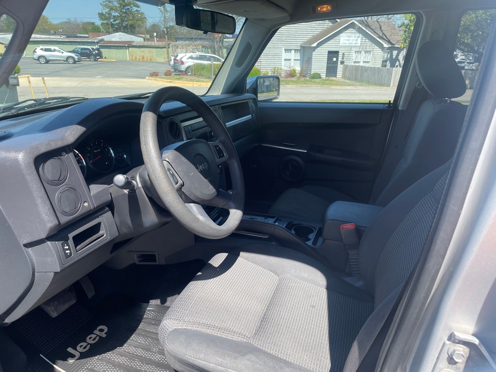 2008 Jeep Commander Image 12