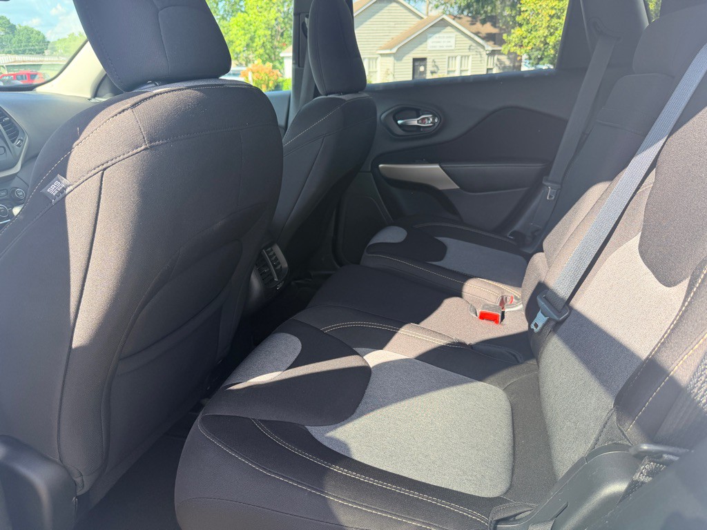 2018 Jeep Cherokee Image 12