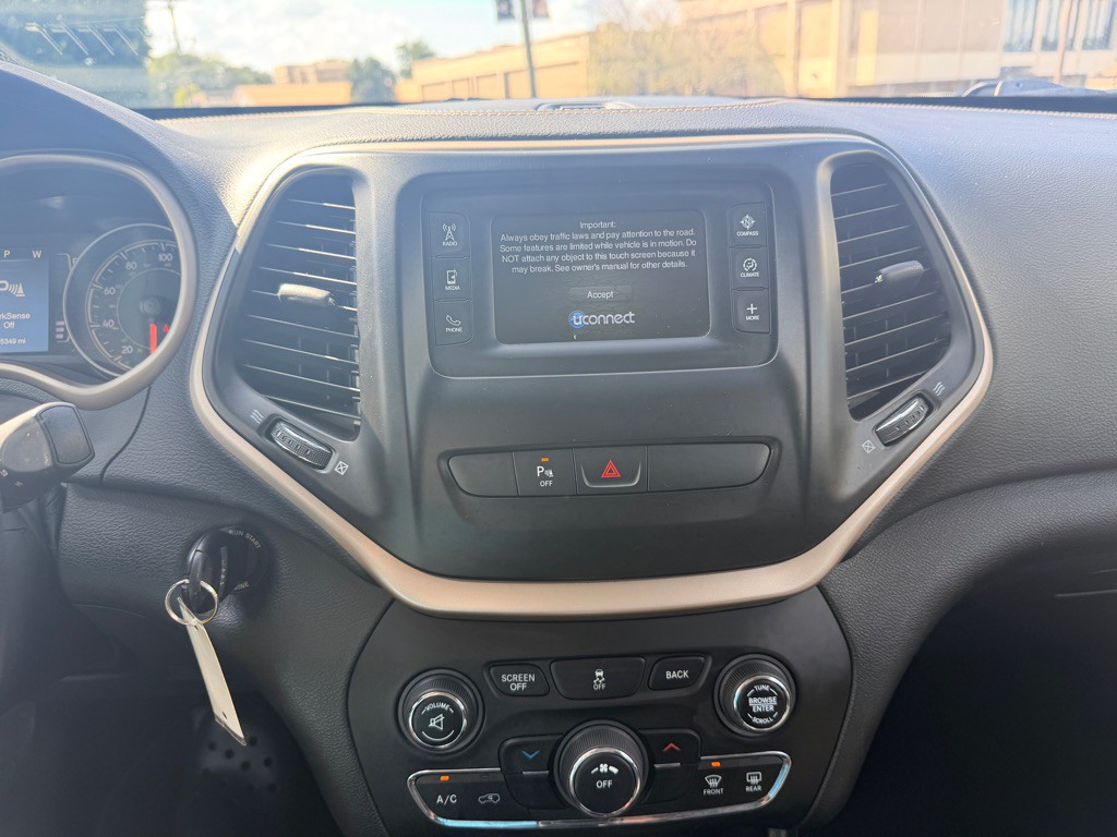 2018 Jeep Cherokee Image 15