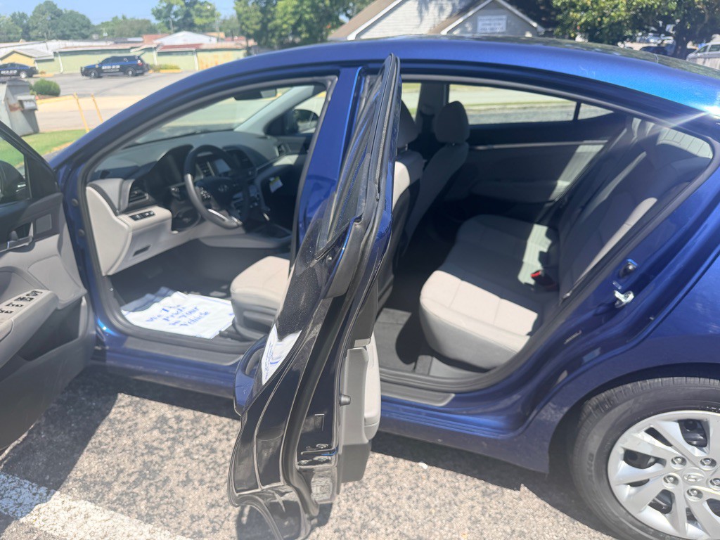 2020 Hyundai Elantra Image 11