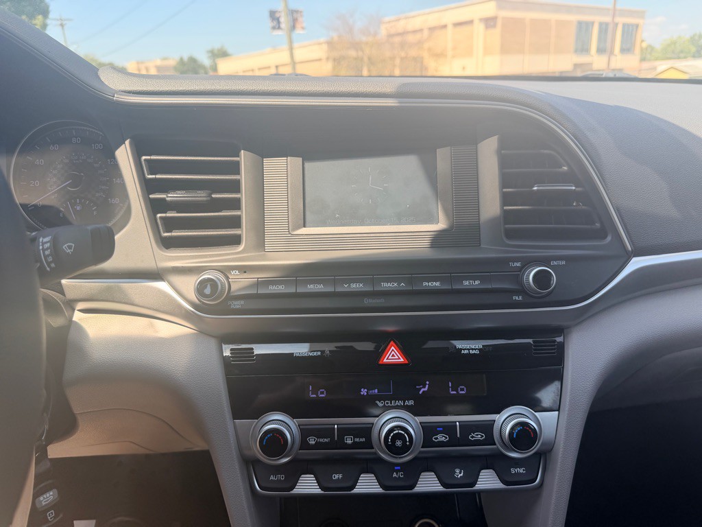 2020 Hyundai Elantra Image 15
