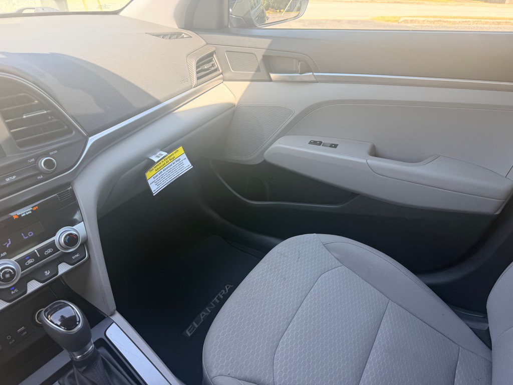 2020 Hyundai Elantra Image 17