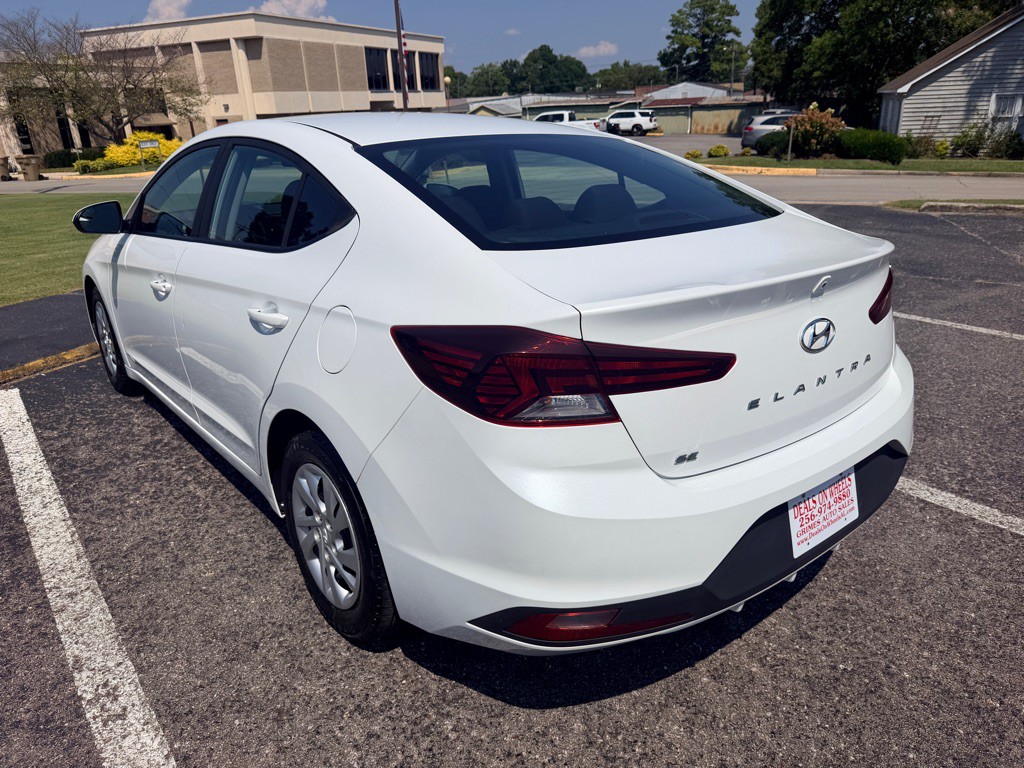 2020 Hyundai Elantra Image 5
