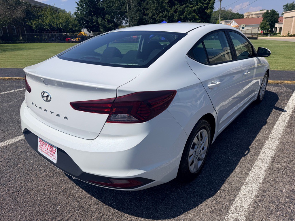 2020 Hyundai Elantra Image 7