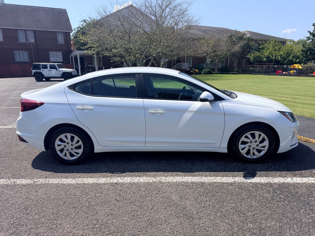 2020 Hyundai Elantra Image 8