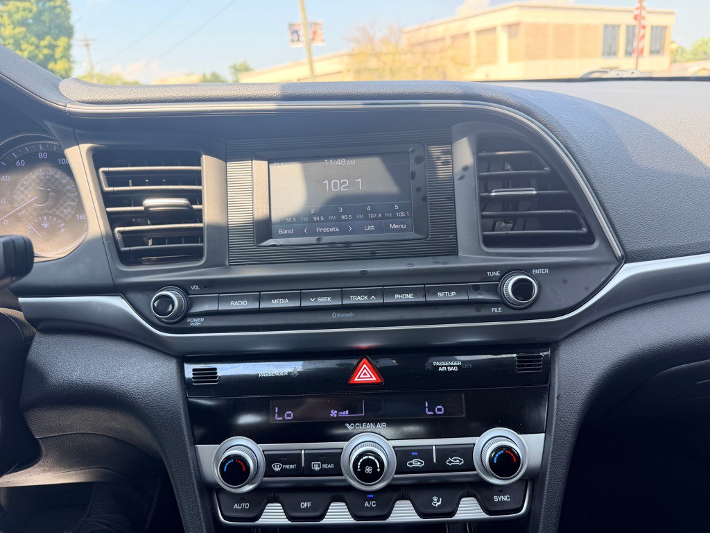 2020 Hyundai Elantra Image 15