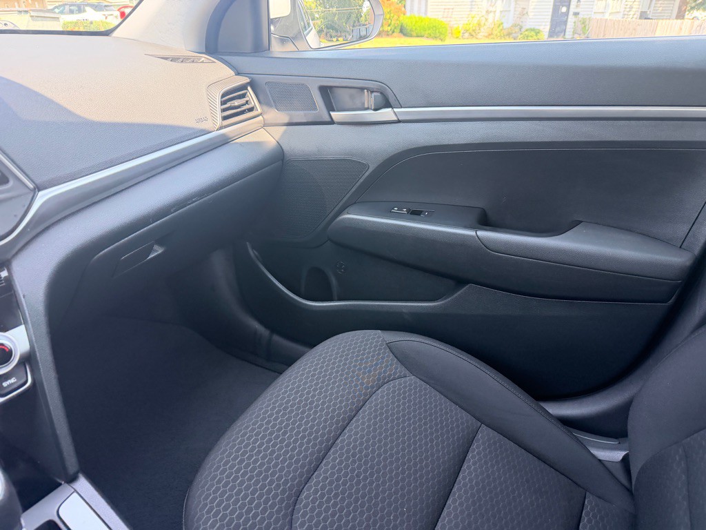 2020 Hyundai Elantra Image 17