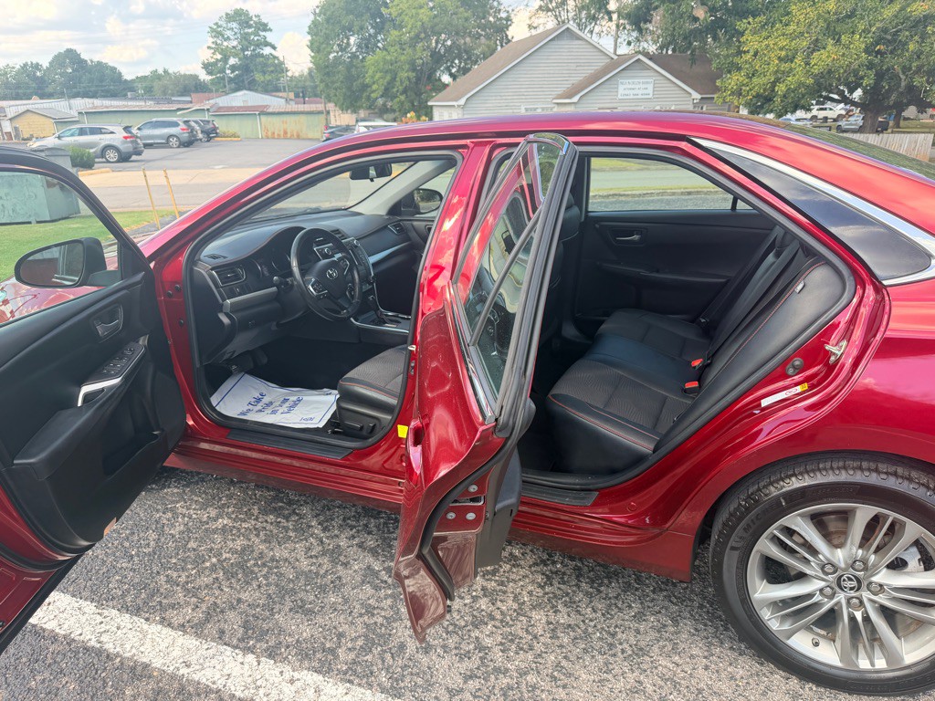 2016 Toyota Camry Image 10