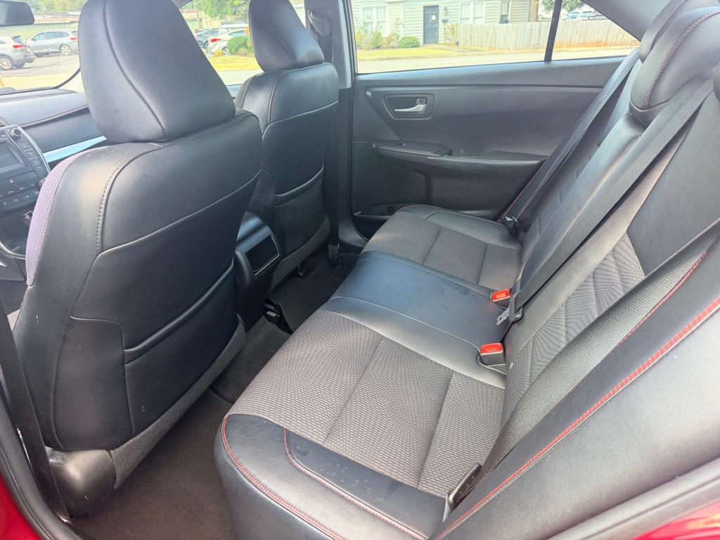 2016 Toyota Camry Image 11
