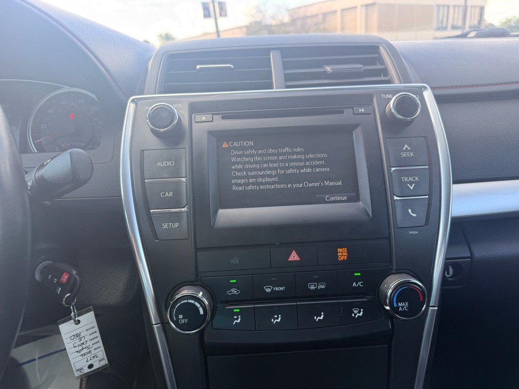 2016 Toyota Camry Image 14