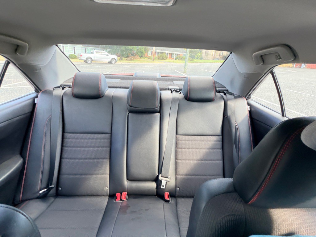 2016 Toyota Camry Image 15