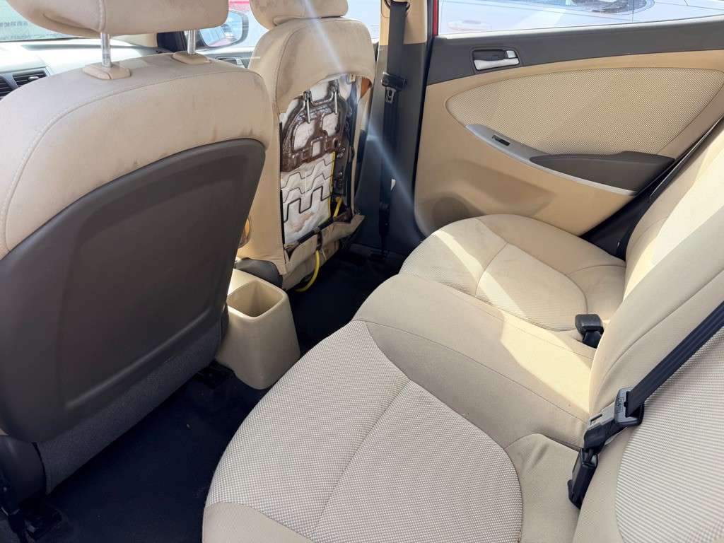 2012 Hyundai Accent Image 5
