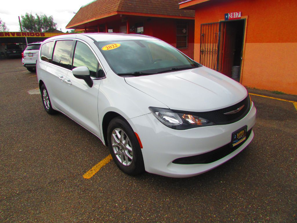 2022 Chrysler Voyager Image 2