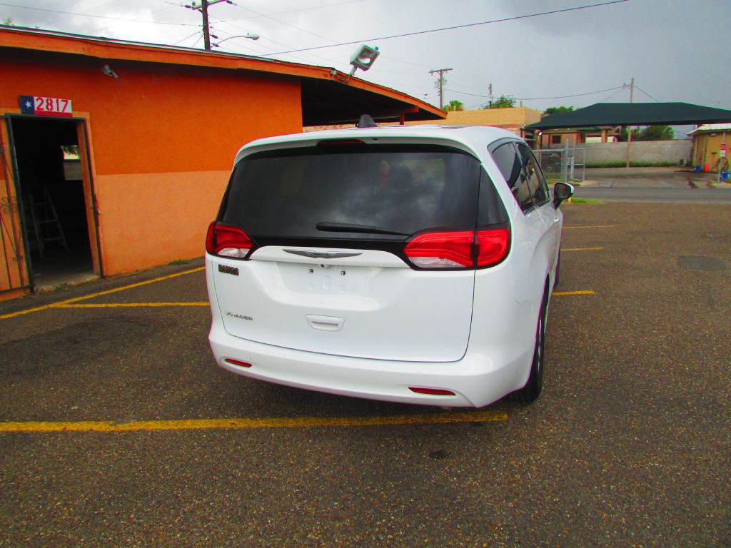 2022 Chrysler Voyager Image 6